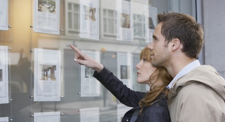 Home prices rise in August but market remains ‘weak’ Home prices rise in August but market remains ‘weak’