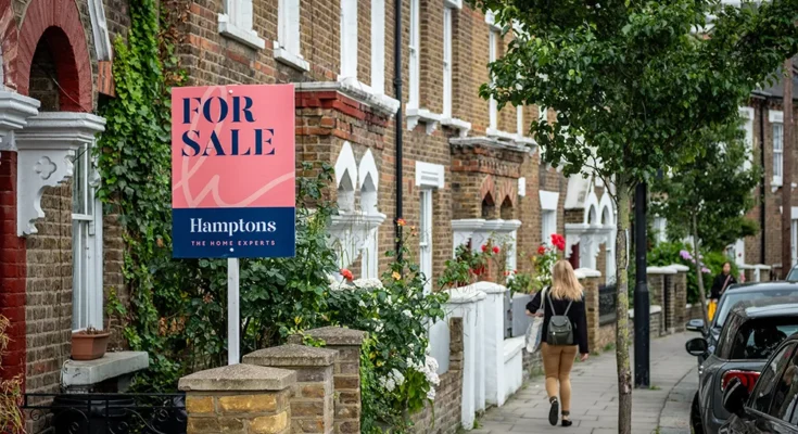 House price-to-earnings gap narrows to 11-year low: Lloyds – Mortgage Strategy House price-to-earnings gap narrows to 11-year low: Lloyds – Mortgage Strategy